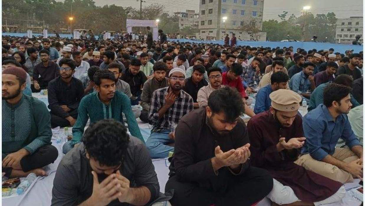 গণ-ইফতারের আয়োজন