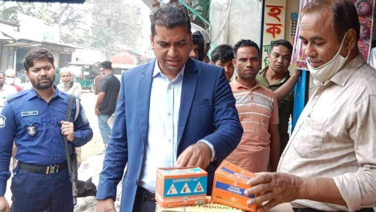 নেত্রকোনায় ভোক্তা অধিকার সংরক্ষণ অধিদপ্তরের অভিযানে ৫ দোকানকে জরিমানা