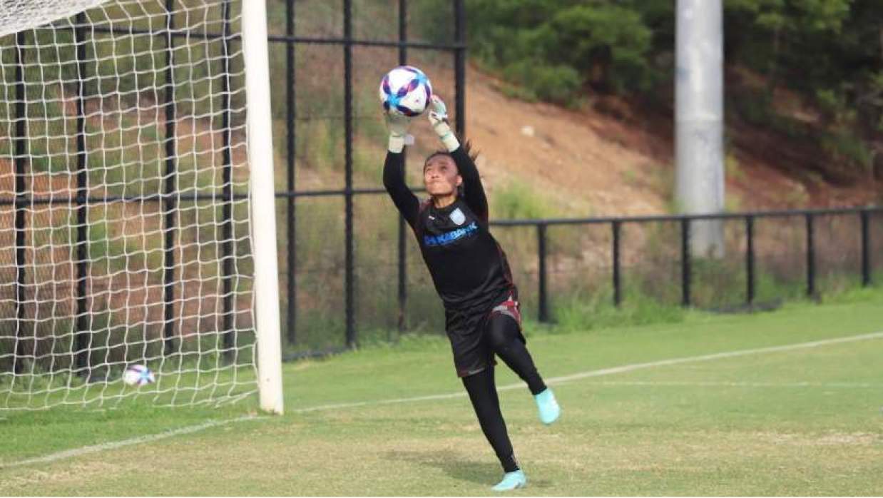 গোলরক্ষক রুপ্না