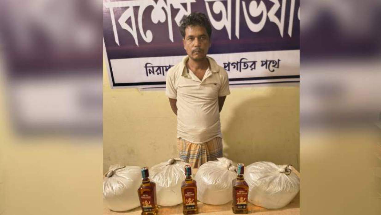 মিরসরাইয়ে চোলাই মদসহ মাদক কারবারি গ্রেপ্তার