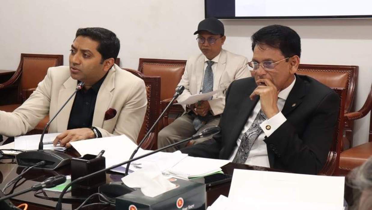 শিক্ষা মন্ত্রণালয়ের সভাকক্ষে শিক্ষা বোর্ডের চেয়ারম্যান এবং মন্ত্রণালয়ের ঊর্ধ্বতন কর্মকর্তাদের সাথে মতবিনিময় সভা