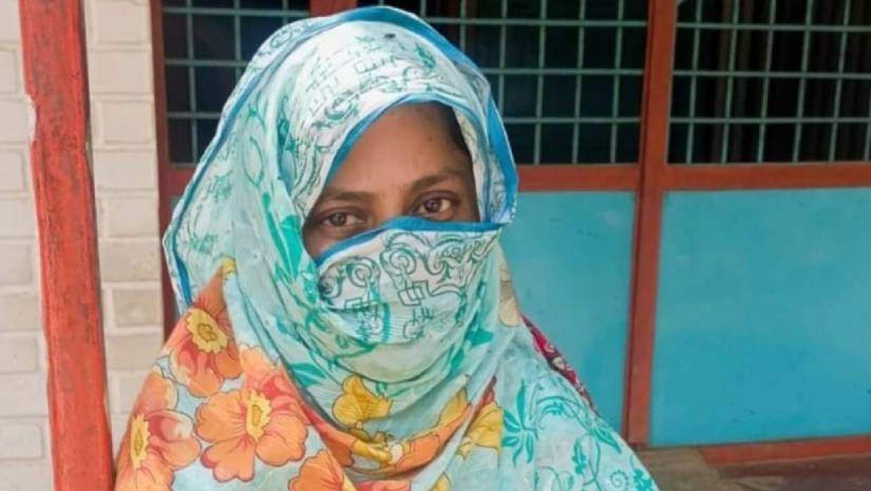 বিয়ের দাবিতে প্রেমিকের বাড়িতে অবস্থান দুই সন্তানের মায়ের