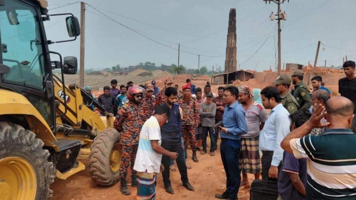 চাঁদপুরে অবৈধ ইটভাটায় অভিযান, দুই মালিককে ৭ লাখ টাকা জরিমানা