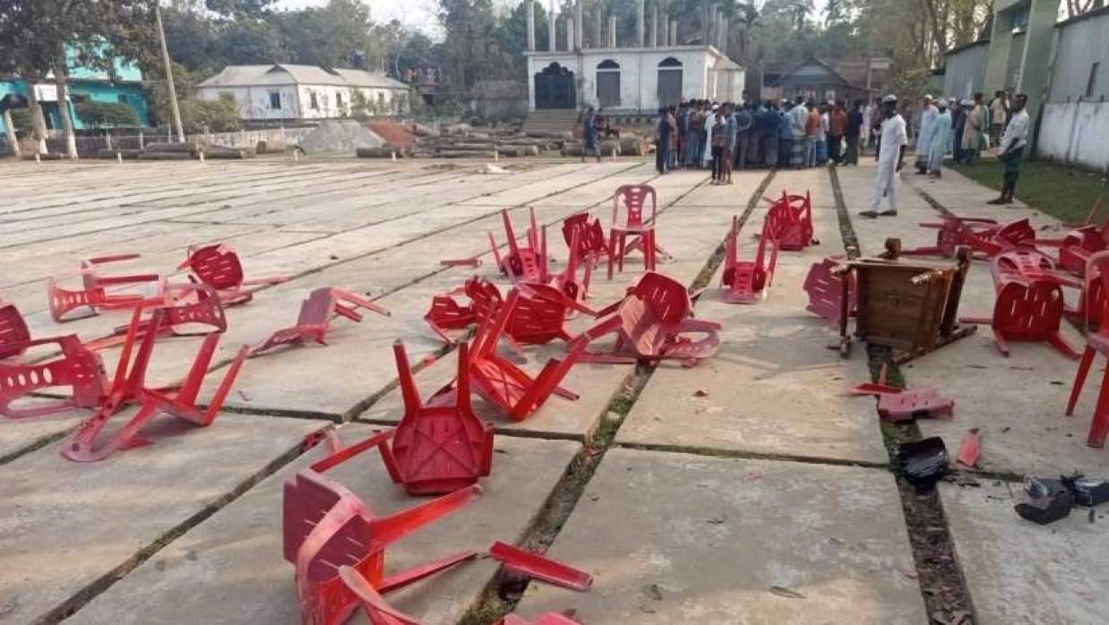  ইফতার মাহফিলে ভাঙচুর 