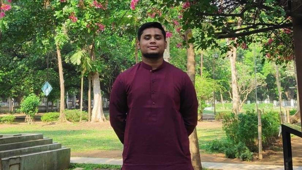 ফেসবুক থেকে কত আয় করেন, জানালেন হাসনাত