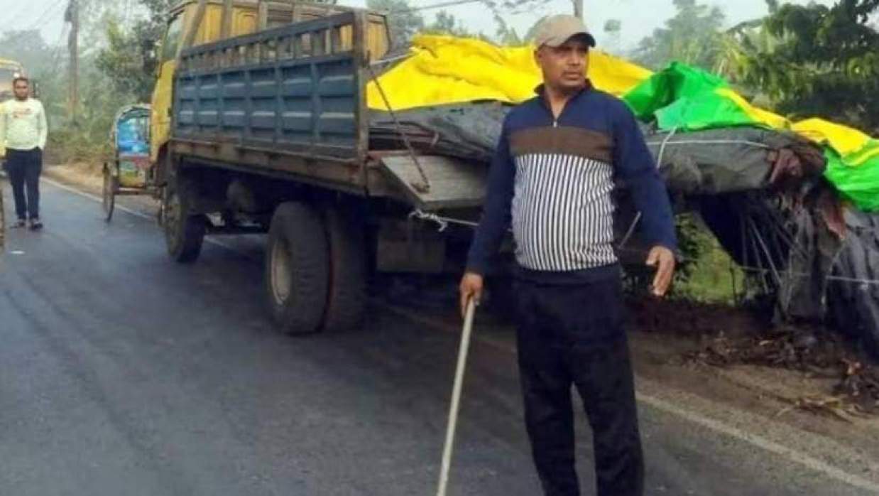 কালীগঞ্জ-টঙ্গী-ঘোড়াশাল আঞ্চলিক মহাসড়কের বালীগাঁও এলাকায়