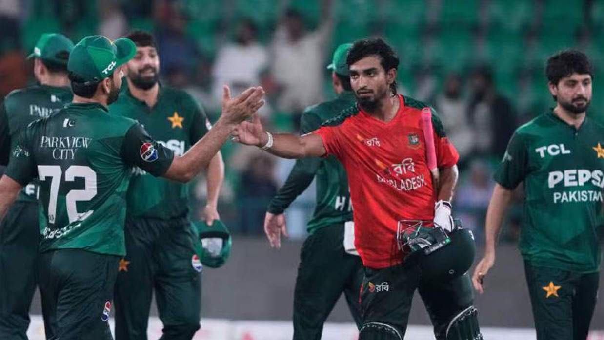 বাংলাদেশ-পাকিস্তান ম্যাচ    