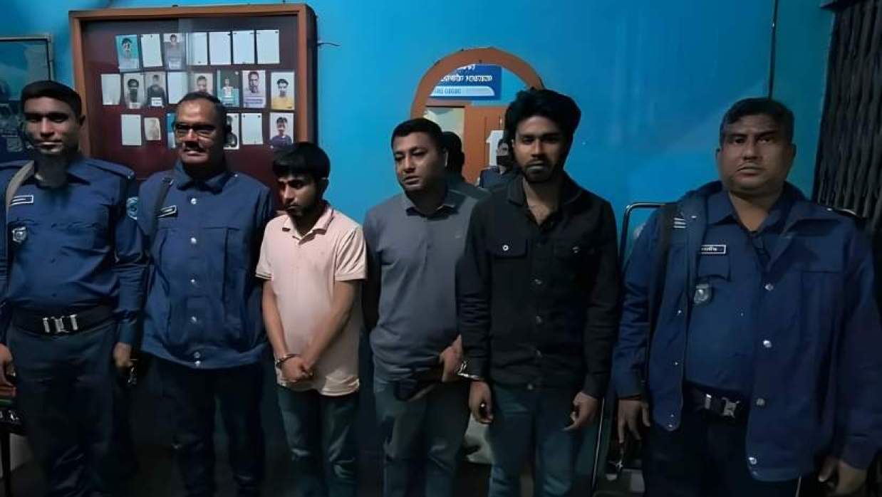 গাইবান্ধায় চাঁদাবাজির অভিযোগে বিএনপি ও সহযোগী সংগঠনের ৩ নেতা গ্রেপ্তার