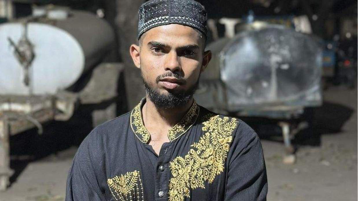 ঢাবি ক্যাম্পাসে পথশিশুকে ‘ধর্ষণচেষ্টা’, শিক্ষার্থীদের হাতে আটক যুবক