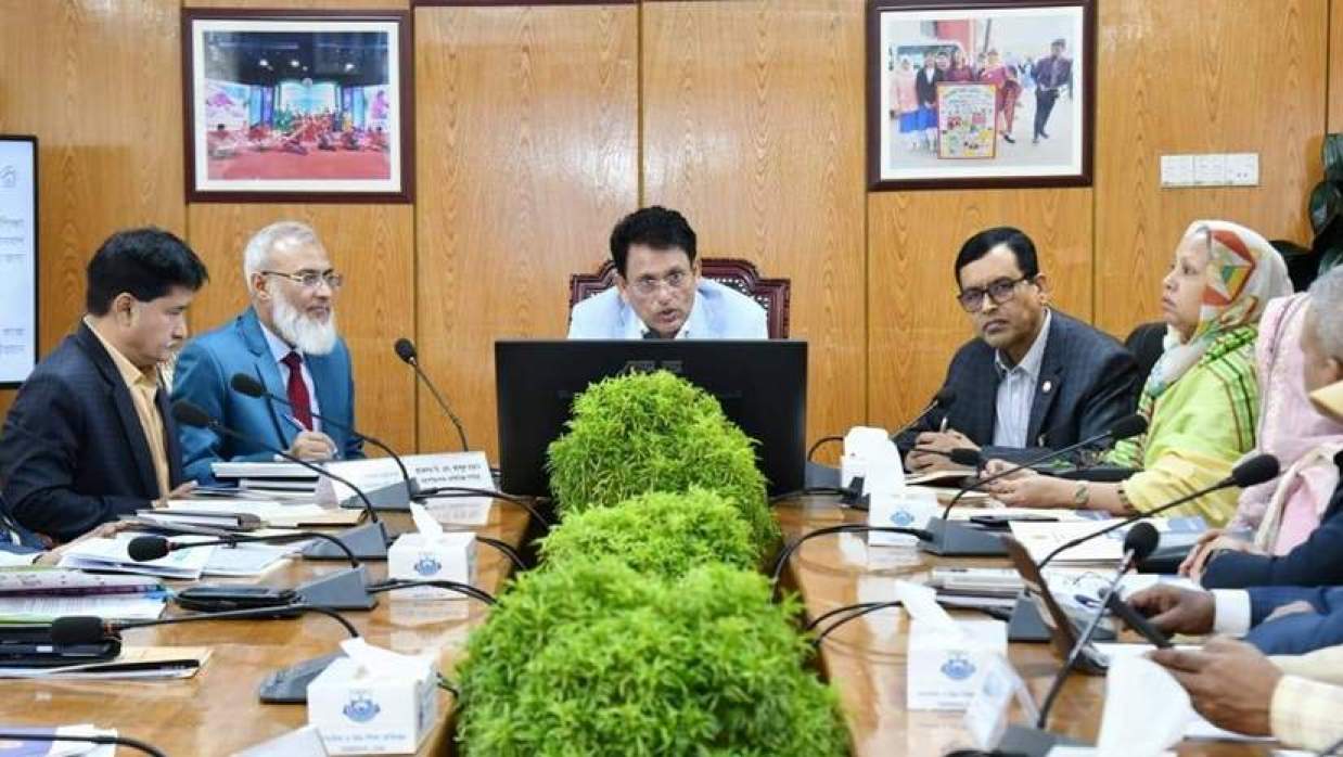 মাউশির সভাকক্ষে কর্মকর্তাদের সাথে মতবিনিময় সভায় শিক্ষা এবং প্রাথমিক ও গণশিক্ষা মন্ত্রী ড. আ ন ম এহছানুল হক মিলন