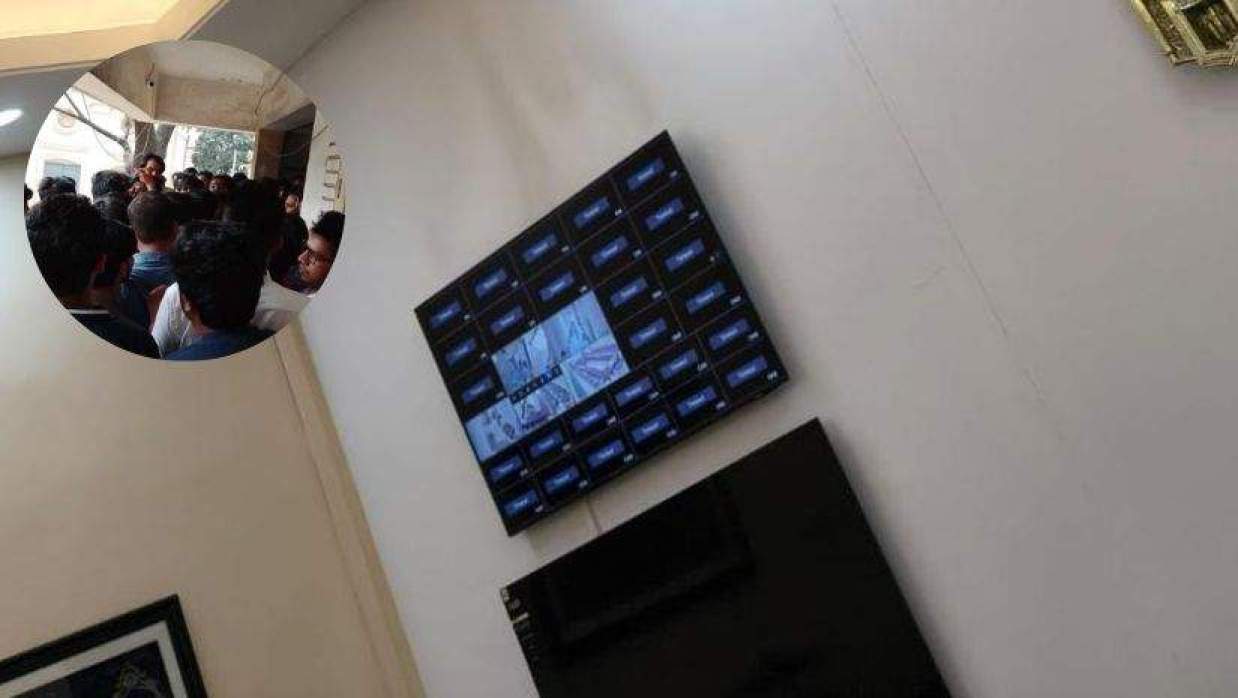 জবি সাংবাদিক সমিতিতে সাংবাদিকদের ওপর ছাত্রদলের হামলা ও  বন্ধ সিসিটিভি