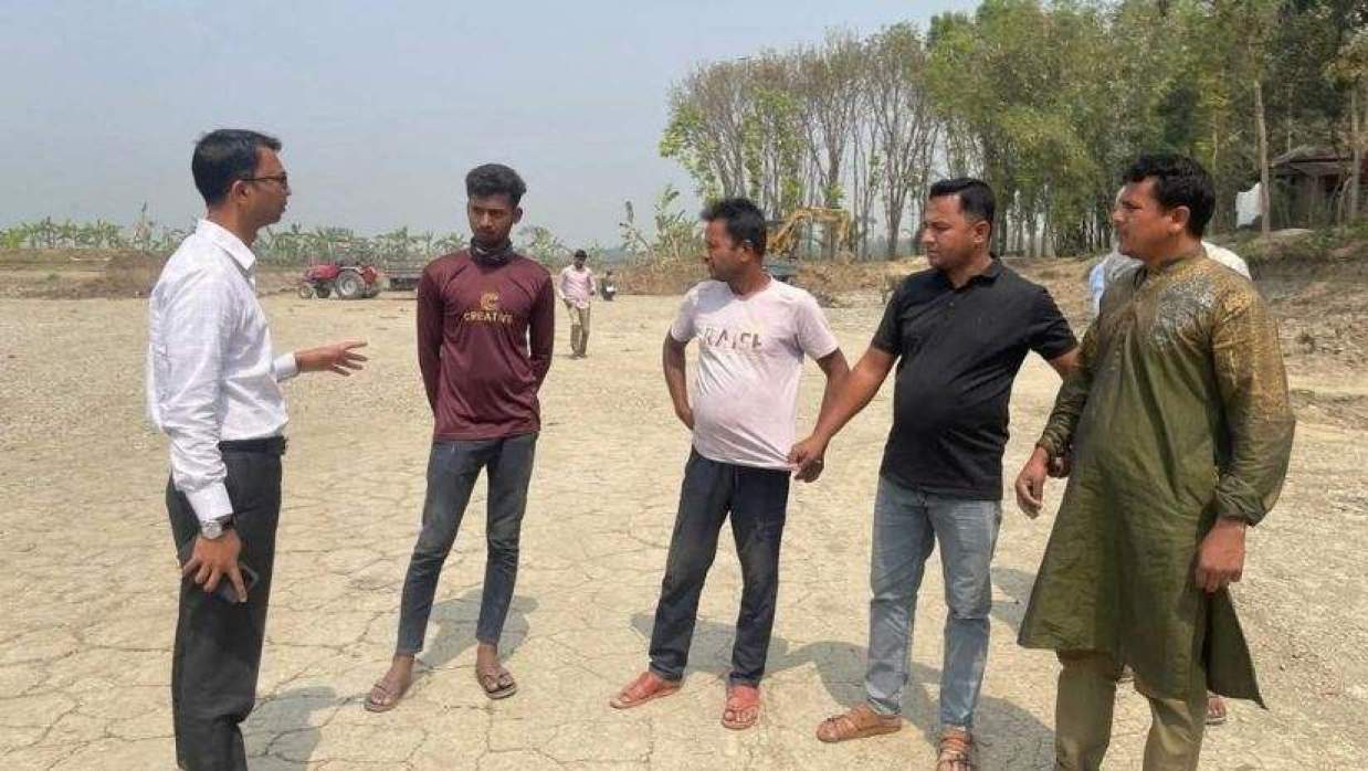 কালীগঞ্জে অবৈধভাবে মাটি কাটায় ভ্রাম্যমাণ আদালতের অভিযান, ২ লাখ টাকা জরিমানা