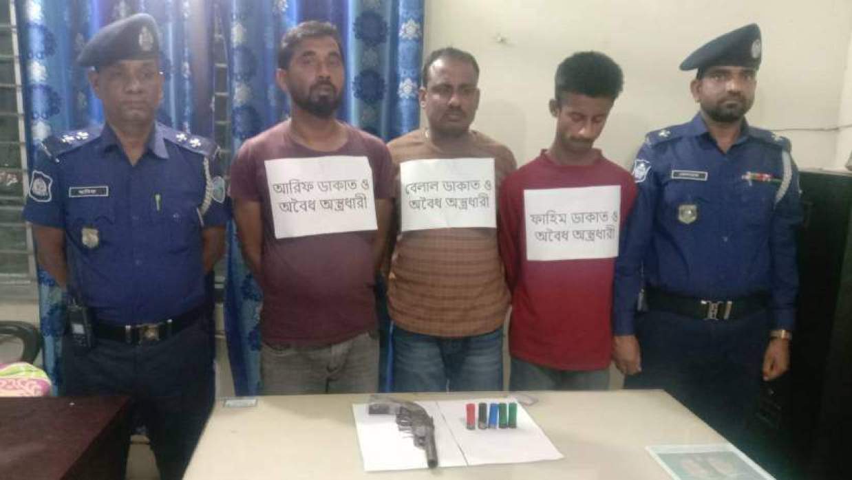গ্রেপ্তার তিন ডাকাত