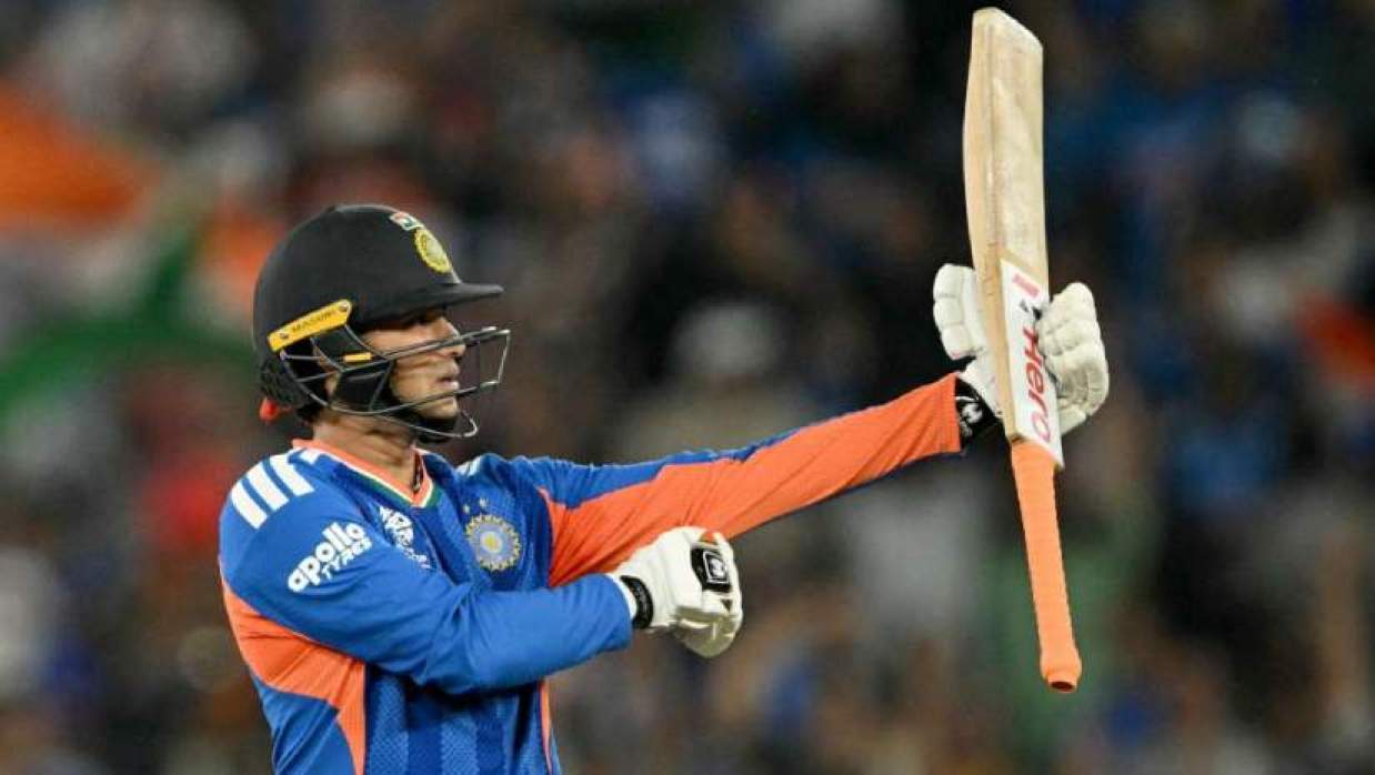 রেকর্ড গড়ে ফিরলেন অভিষেক শর্মা