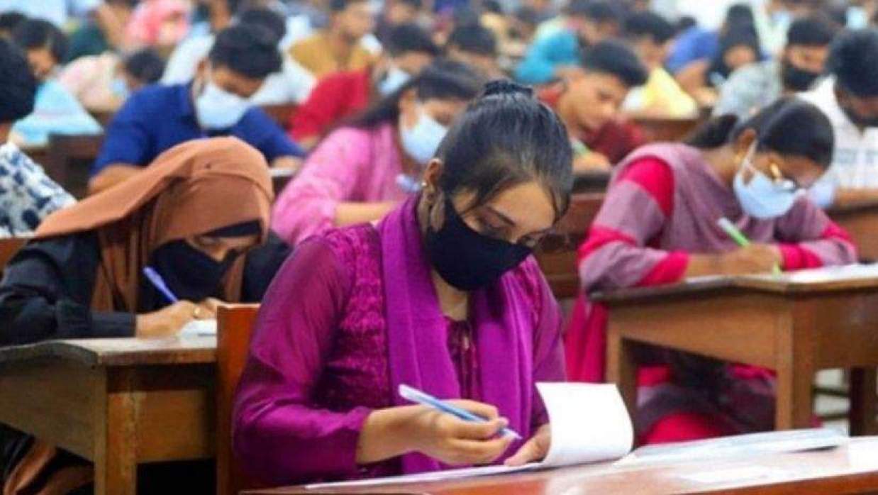 ভর্তি পরীক্ষা দিচ্ছেন ভর্তিচ্ছুরা