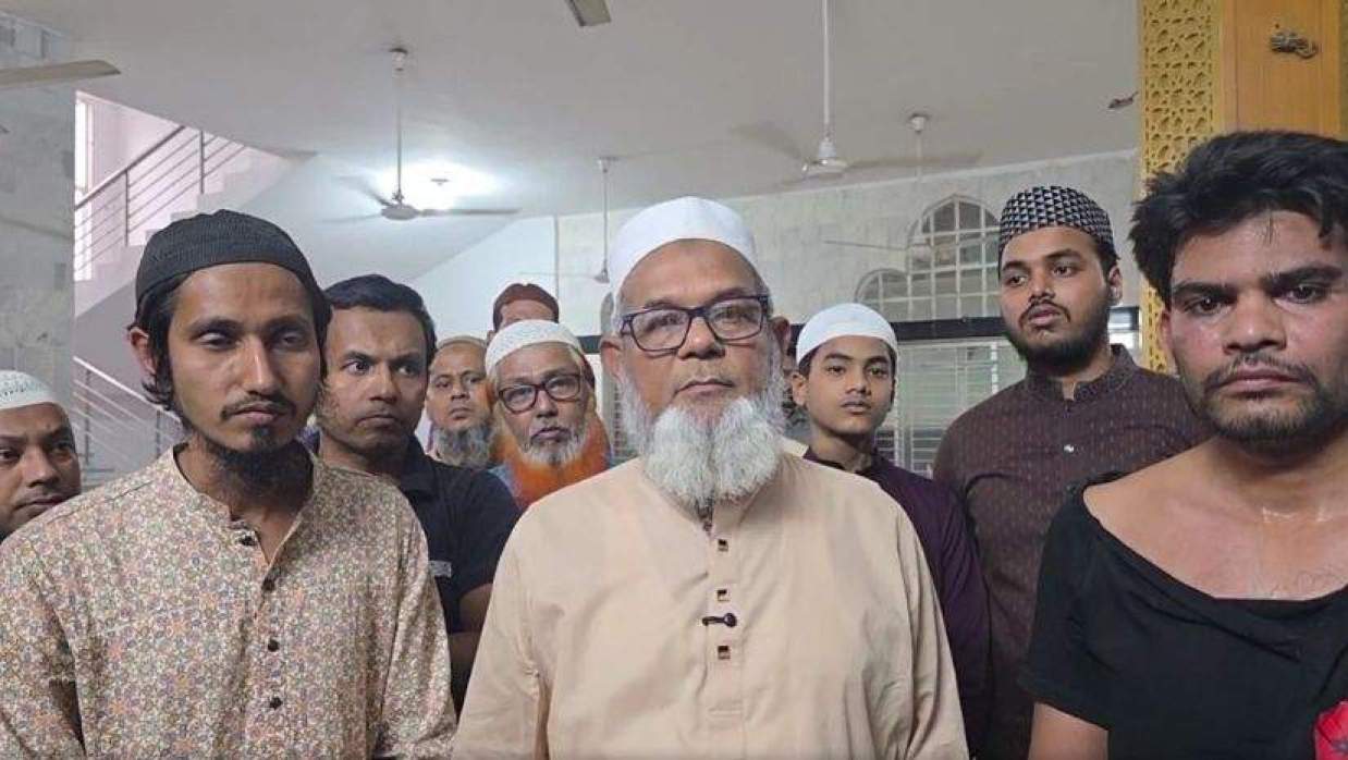 ‘৪০ টাকার ময়লা বিলে ১২০ থেকে ১৫০ টাকা  চাঁদা, প্রতিবাদ করাতেই আমার ওপর হামলা’