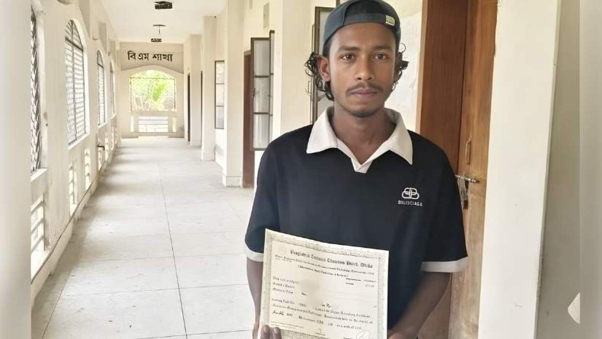 এক বছর আগেই পাস, ফরম পূরণ করতে এসে জানল এক ছাত্র