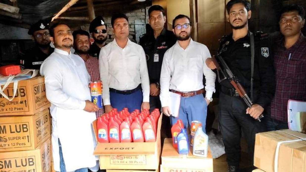 যশোরে অবৈধভাবে মবিল বোতলজাত করায় ১ লাখ টাকা জরিমানা