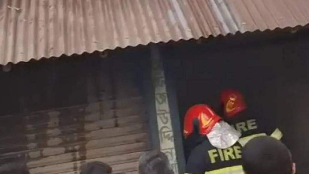 গাইবান্ধায় আগুনে পুড়ল ৬ দোকান
