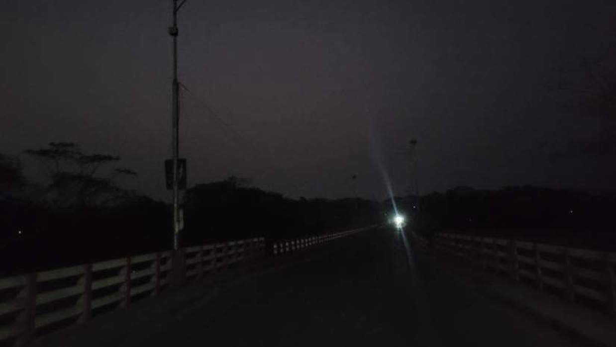 সচল সেতুর অচল বাতি, অন্ধকারে ছিনতাইকারীদের দাপট