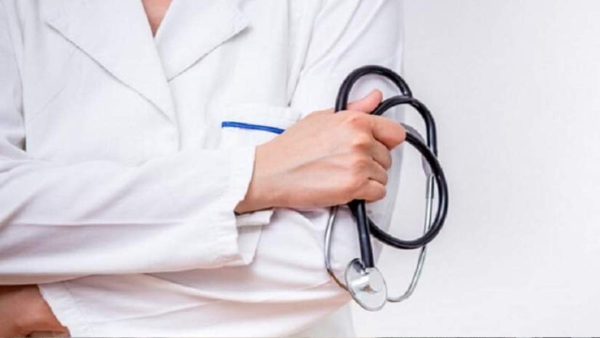 কর্মস্থলে দেরিতে উপস্থিতি, স্বাস্থ্যমন্ত্রীর নির্দেশে চিকিৎসককে শোকজ