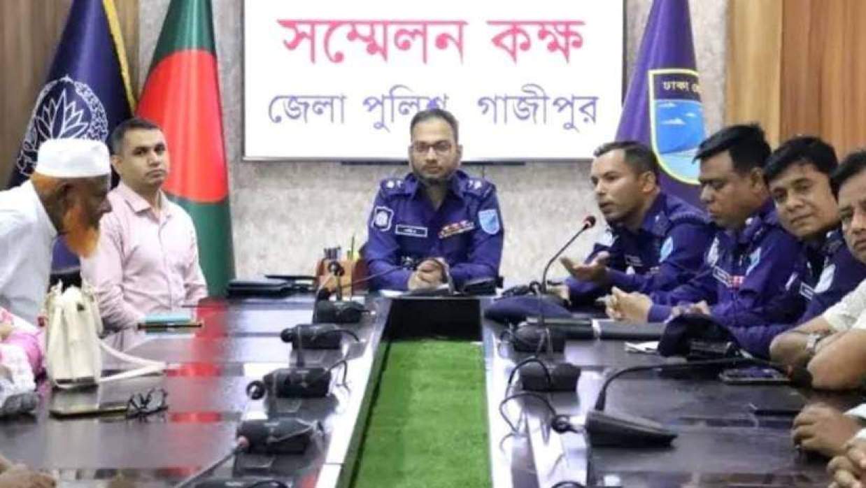 ঈদযাত্রা নিরাপদ করতে গাজীপুরে পরিবহন মালিক-শ্রমিকদের সঙ্গে পুলিশের মতবিনিময়