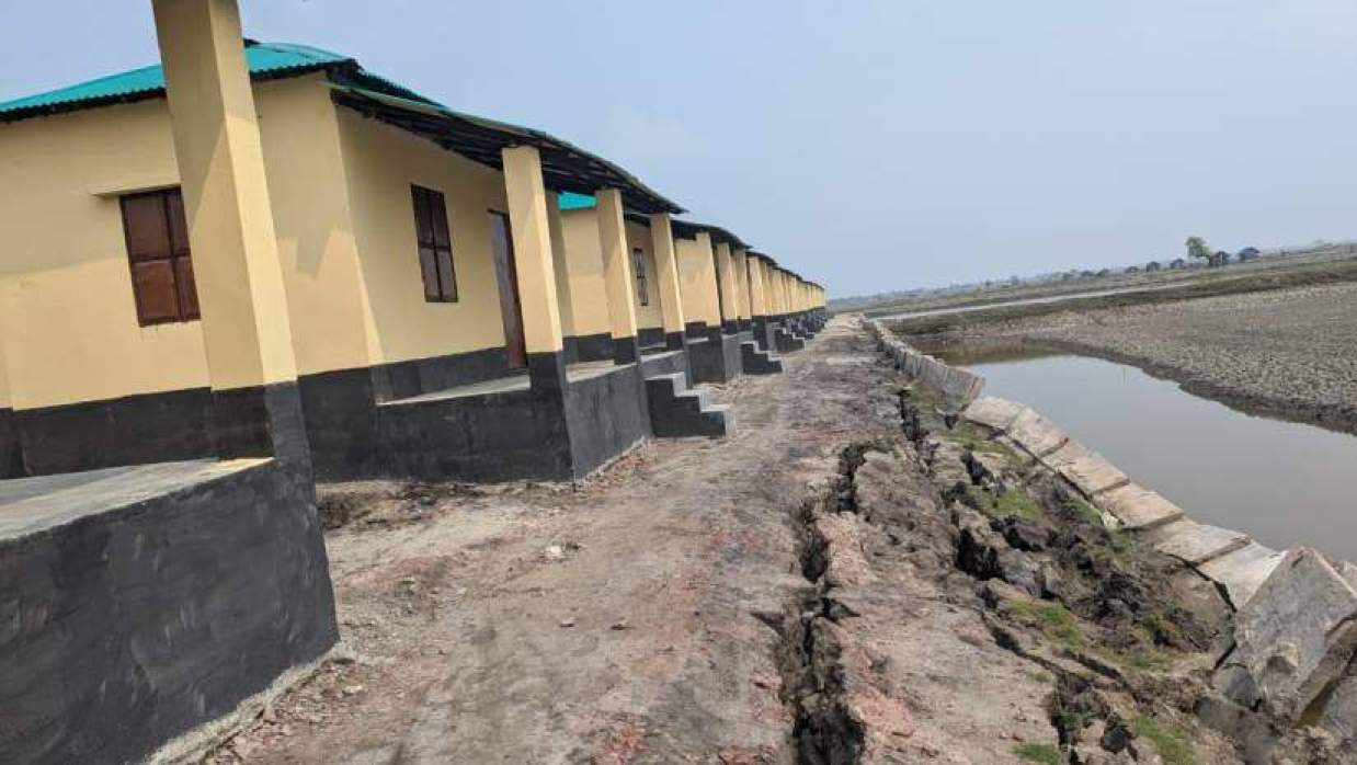 উদ্বোধনের আগেই ধসে পড়ছে আশ্রয়ণ প্রকল্প, ঝুঁকিতে ১৮ ঘর