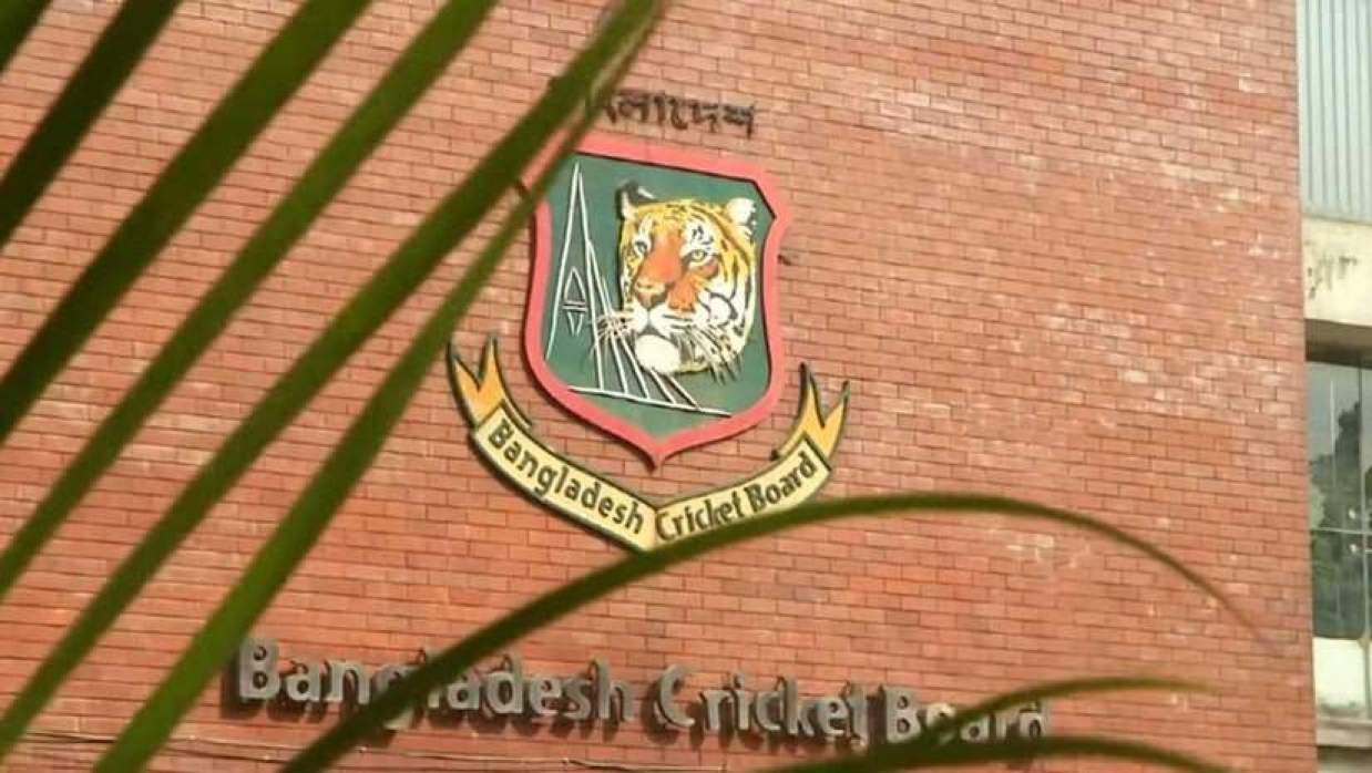 বিসিবি-ক্লাব দ্বন্দ্বে থমকে দেশের সবচেয়ে বড় লিগ, বিপদে শতাধিক ক্রিকেটার