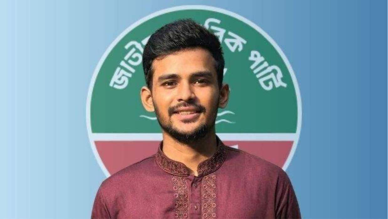 মধ্যরাতে আসিফের চার শব্দের স্ট্যাটাস, তিন দাবি