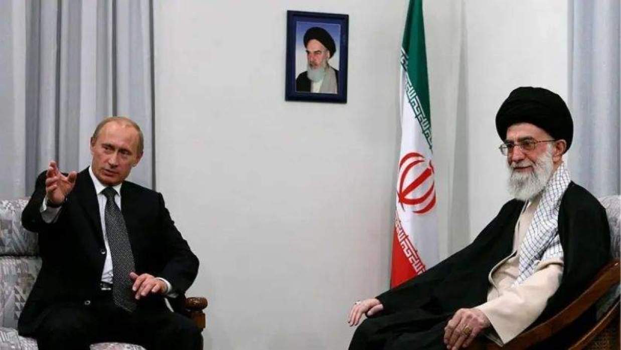 গাদ্দাফি থেকে খামেনি: মিত্রদের পতনে পুতিন কখনও সরব, কখনও নিশ্চুপ