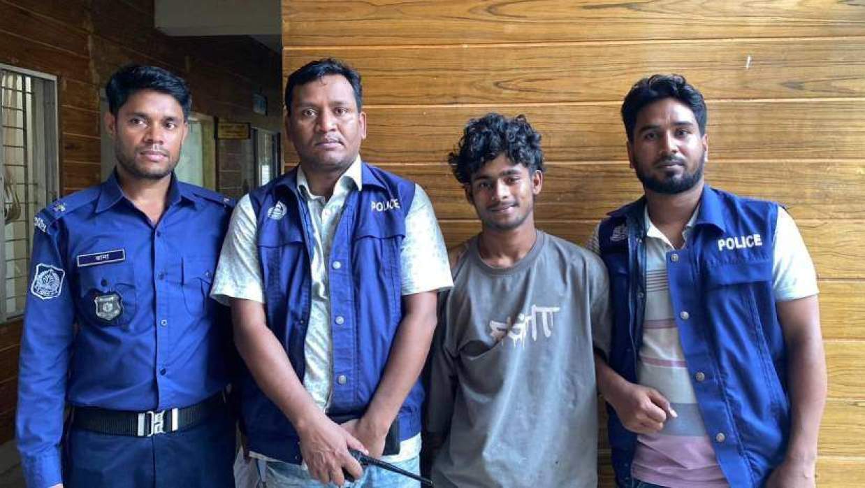 সম্রাট গ্রুপের প্রধান গ্রেপ্তার, ধস্তাধস্তিতে আহত ৩ পুলিশ সদস্য