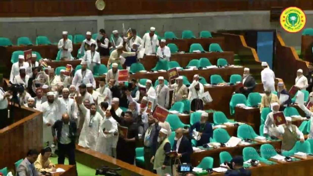 রাষ্ট্রপতি ভাষণ দেওয়ায় জামায়াতের নেতৃত্বে বিরোধীদলের ওয়াক আউট