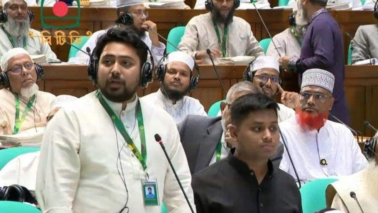 সংসদে বক্তব্য রাখছেন নাহিদ ইসলাম