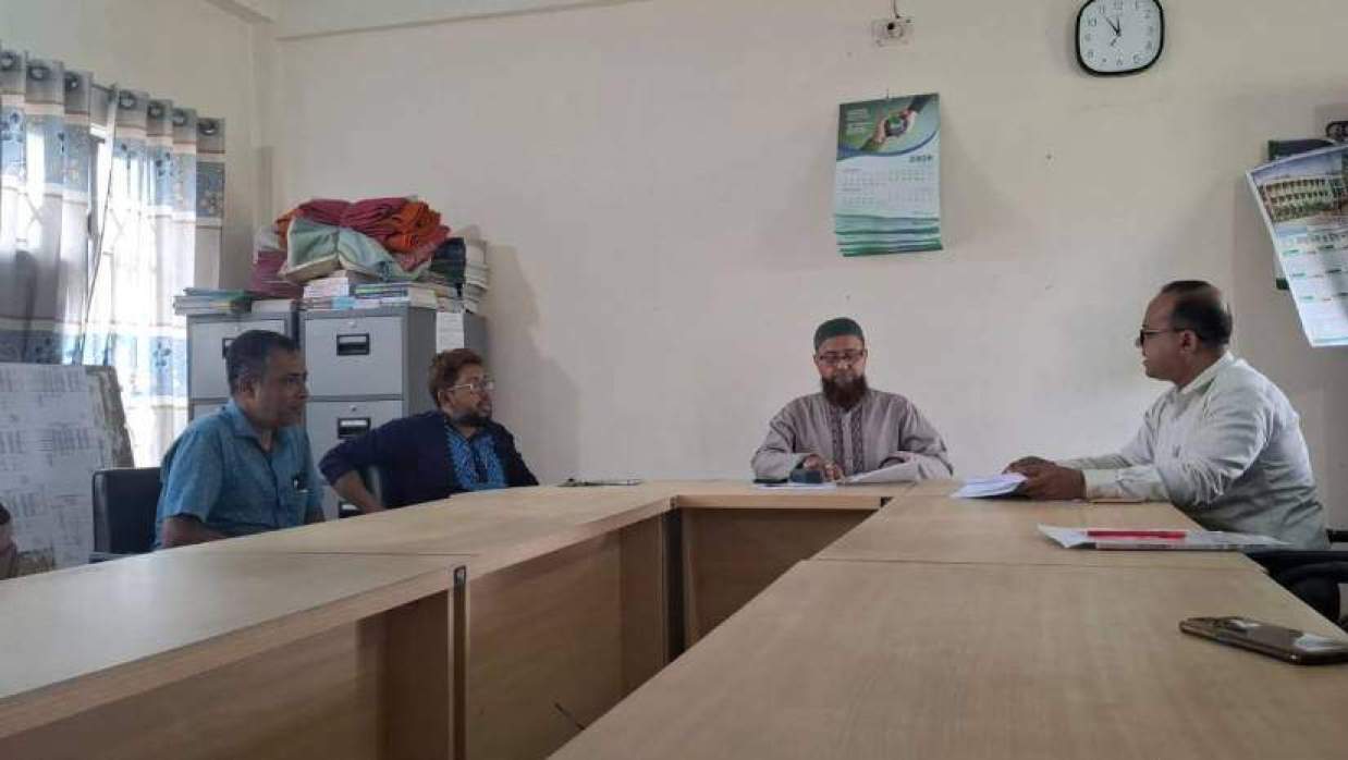 সাংবাদিক লাঞ্ছনার তদন্তে গিয়ে অপদস্থ তদন্ত কর্মকর্তা