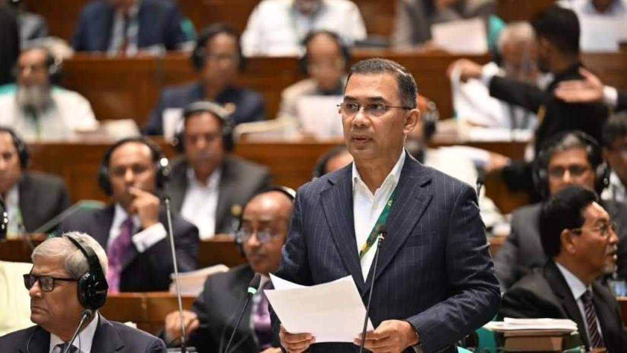  সংসদের কোন সারির কোন আসনে কে বসছেন