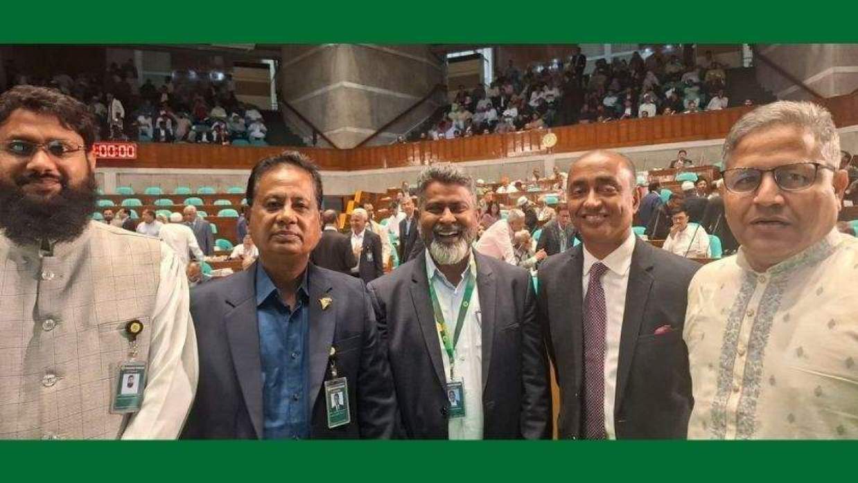 ঢাবির এক হল থেকে ৫ সংসদ সদস্য, গ্রুপ ছবি তুললেন সংসদে গিয়ে