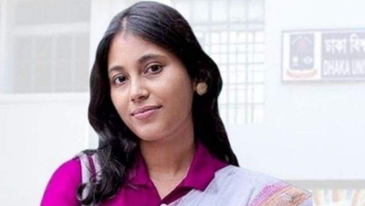 ভুয়া ফটোকার্ড নিয়ে নিজের অবস্থান জানালেন ডাকসু নেত্রী জুমা