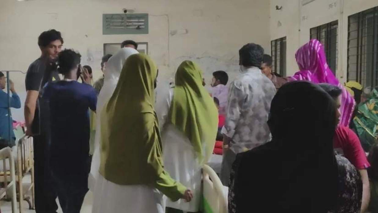 হঠাৎ অসুস্থ হয়ে পড়েছেন অনেক শ্রমিক