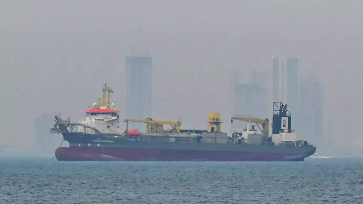 ইরানের অনুমতি নিয়ে হরমুজ পার হল তুরস্কের জাহাজ