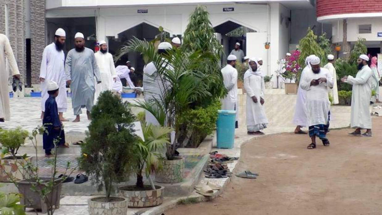 যশোরের যে মসজিদে ইতিকাফে বসেছেন ৯ দেশের ১৬০০ মুসল্লি