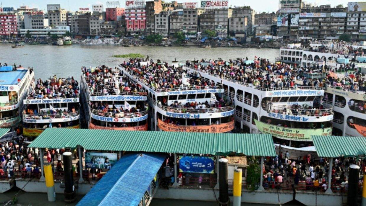 সদরঘাটে যাত্রীর চাপ কমাতে বিশেষ লঞ্চ চালু হচ্ছে ২ ঘাটে