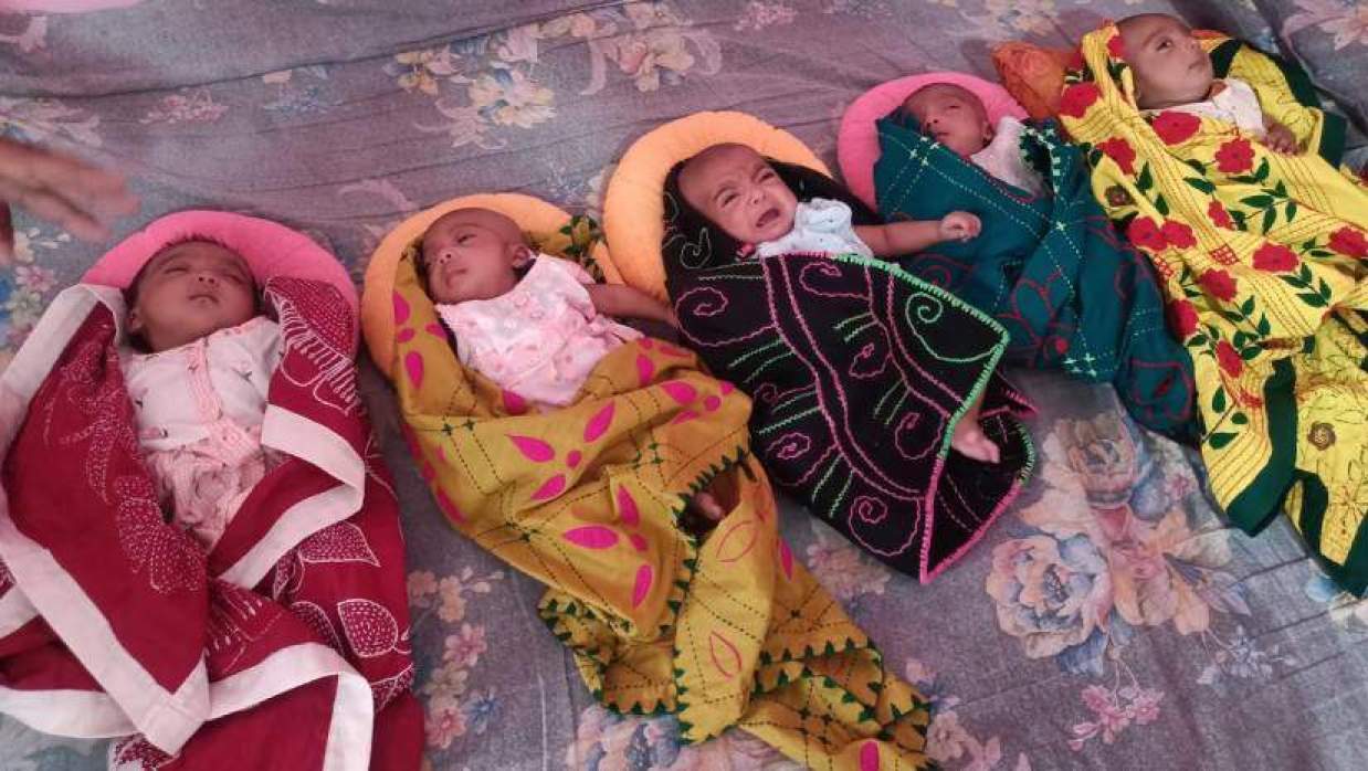 একসঙ্গে বেড়ে উঠছে পাঁচ সন্তান, নানা চ্যালেঞ্জের মুখে মা-বাবা