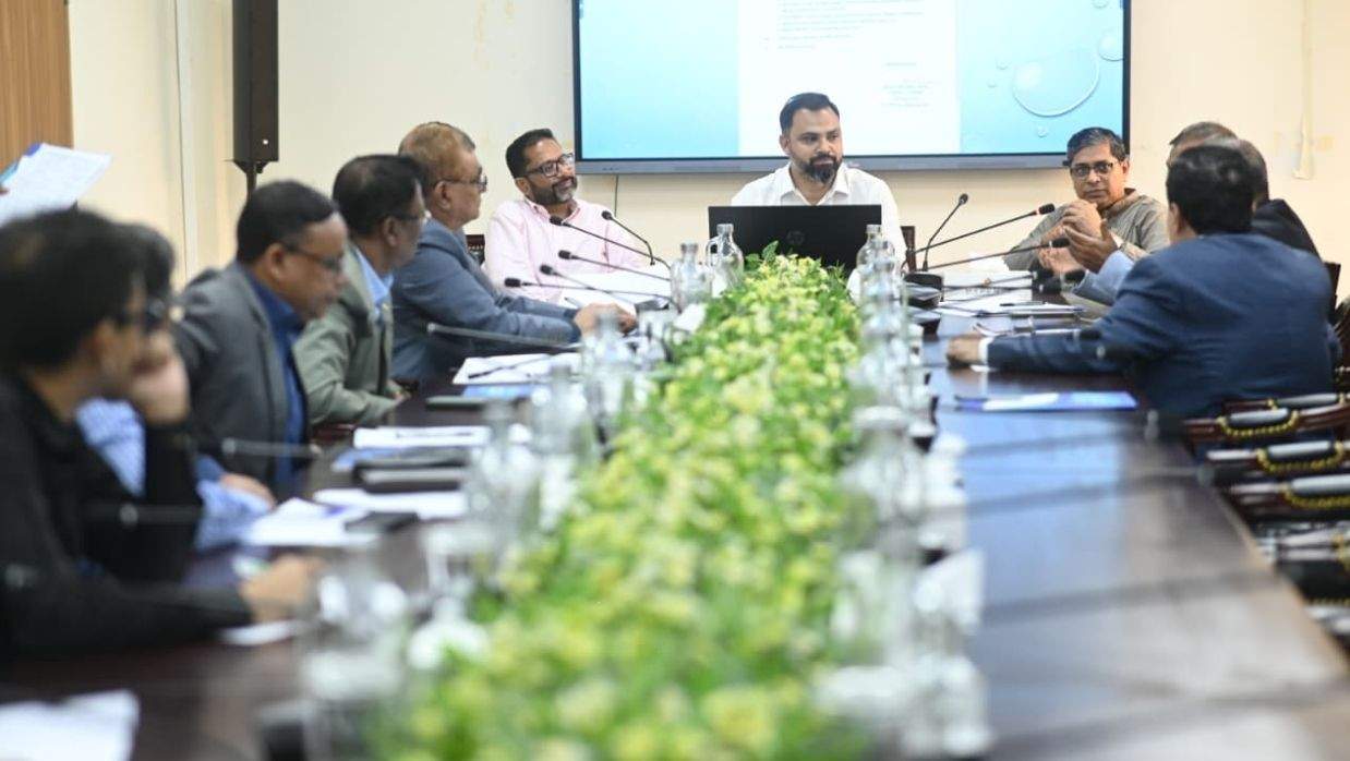 যুব ও ক্রীড়া মন্ত্রণালয়ের সভাকক্ষে অনুষ্ঠিত  সারাদেশের খেলার মাঠ নির্ধারণ বাস্তবায়ন সভা