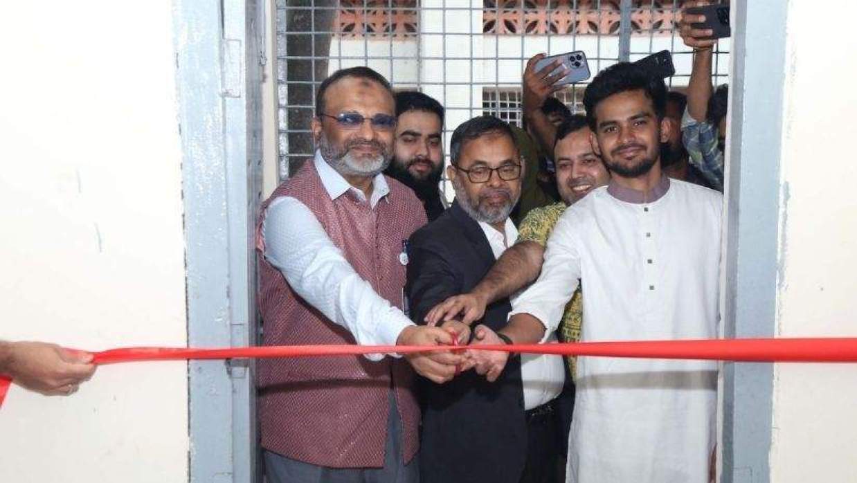 ঢাবি হলের রিডিং রুম-গ্রন্থাগার-জিমনেসিয়াম উদ্বোধনে উপাচার্যের সঙ্গে আসিফ মাহমুদ