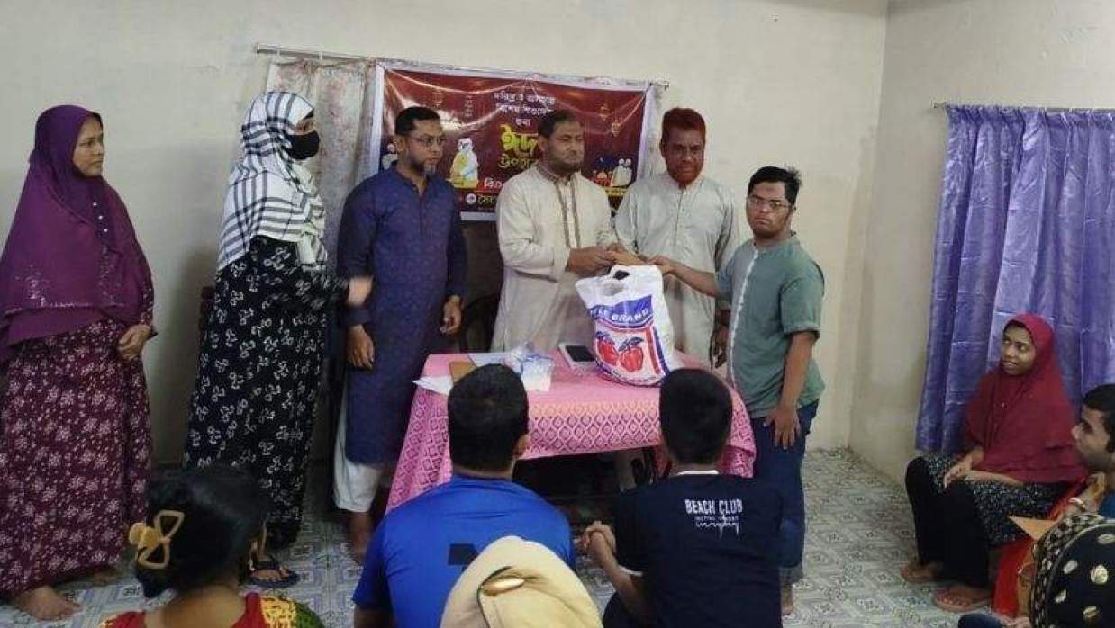 কুমিল্লায় বিশেষ চাহিদাসম্পন্ন শিশুদের মাঝে ঈদ উপহার বিতরণ