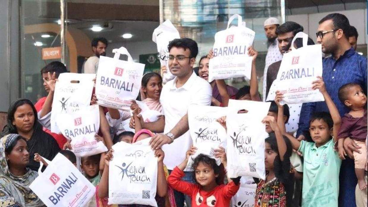 পথশিশুদের মুখে ঈদের হাসি ফুটালেন ছাত্রদল নেতা আব্দুল্লাহ আর রিয়াদ