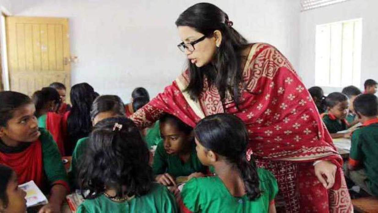 শ্রেণিকক্ষে শিক্ষক