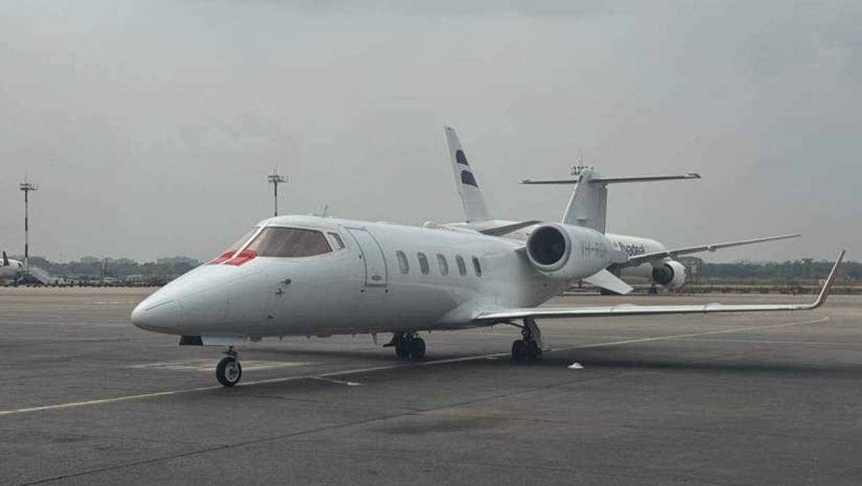 মির্জা আব্বাসকে চিকিৎসার জন্য সিঙ্গাপুর নিয়ে যাওয়া এয়ার এম্বুলেন্স