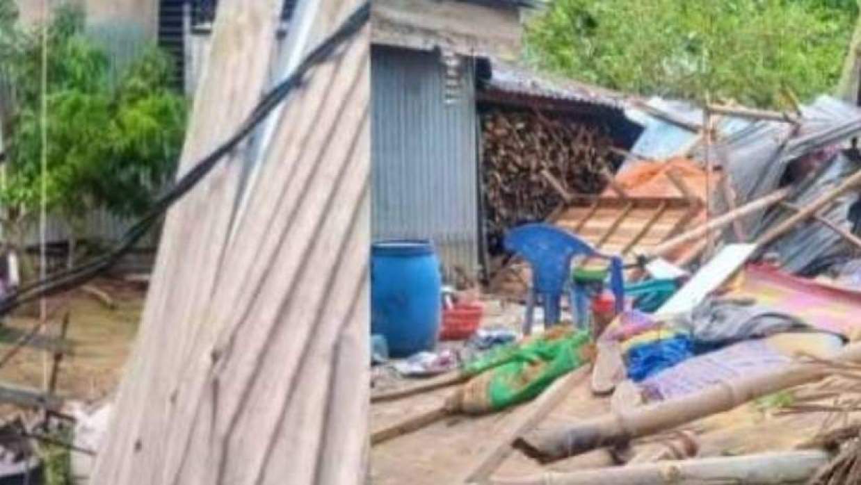 কালবৈশাখীর তাণ্ডবে বিধ্বস্ত বসতঘর 