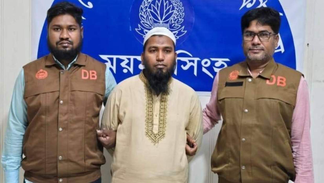 পুলিশের হাতে গ্রেপ্তার সোহেল রানা 